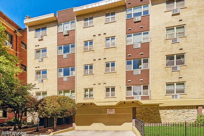 Primary Photo - 420 W Aldine Ave