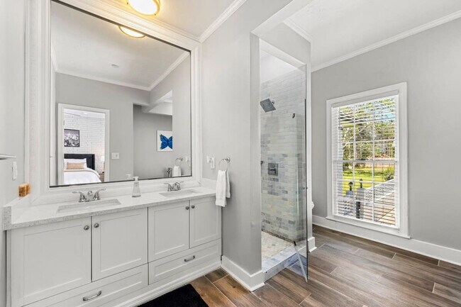 Building Photo - 441 Georgia 279-SI ID1019263P