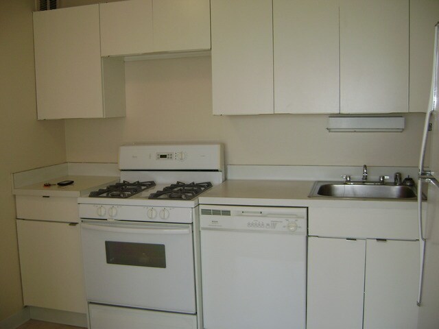 Building Photo - 2800 N Lake Shore Dr