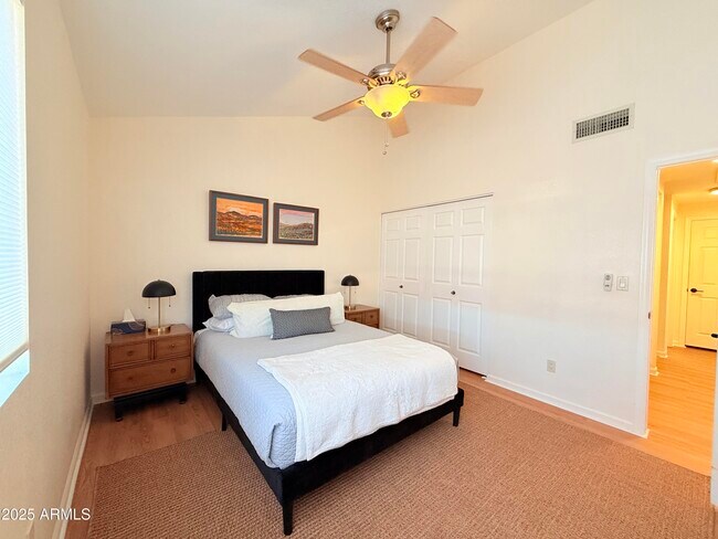 Building Photo - 5640 E Bell Rd