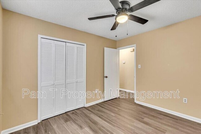 Building Photo - 10 Doe Tail Ct