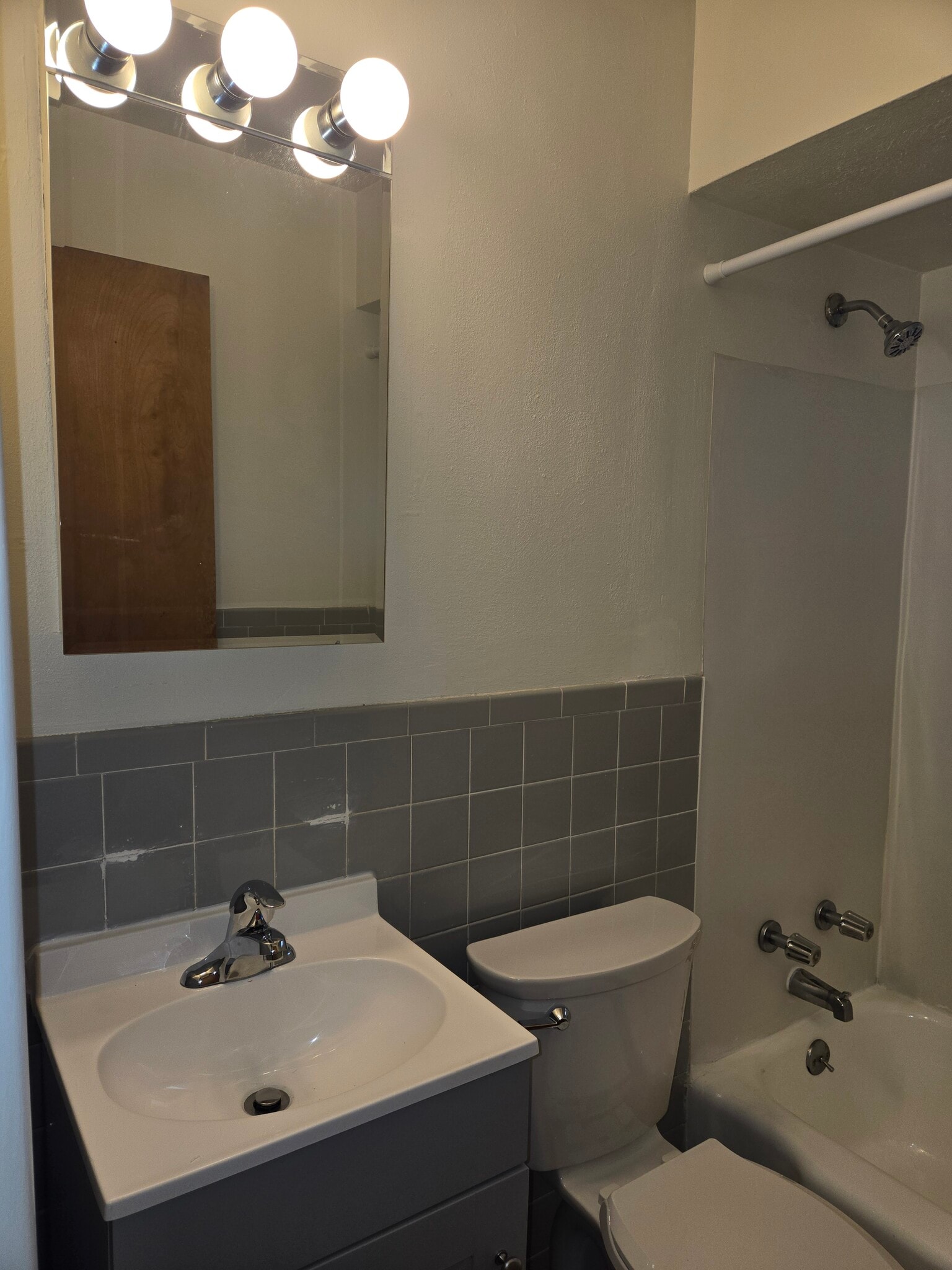 Building Photo - 4248 Lasata Dr
