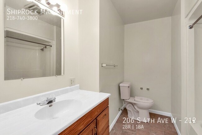 Building Photo - 206 S 4th Ave W