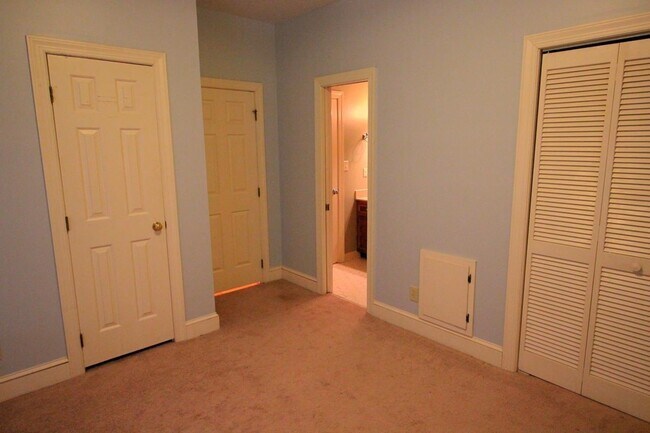 Building Photo - Spectacular & Spacious 4 Bedroom, 3 Bathroom Home in Durham with 1st Floor Bedroom!