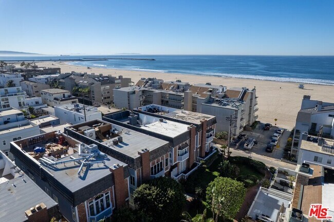 Building Photo - 20 Ketch St