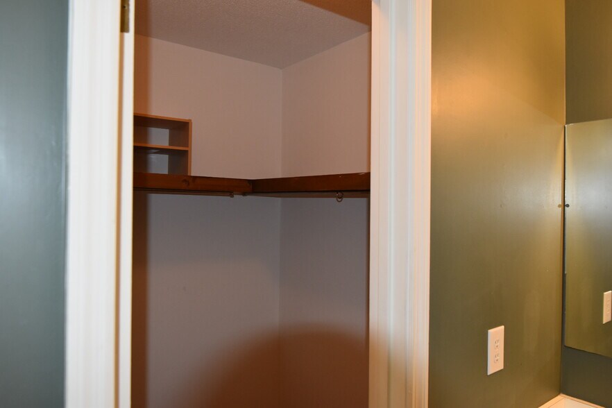 Building Photo - 1502 Parmele Dr