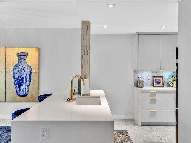 Building Photo - 101 Crandon Blvd