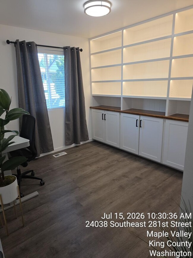 Building Photo - 4-Bedroom Corner-Lot Home | Central A/C | Carpet-Free Living | Walk to Schools, Parks and Cedar R...