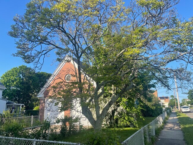 Building Photo - 95 Noble St