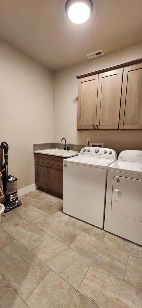 Building Photo - Furnished 4 bedroom/2.5 bath in Manson - A...