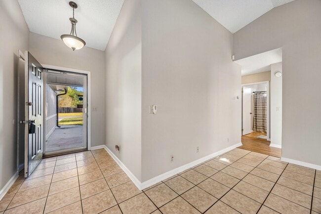 Building Photo - 132 Woodvalley Ct