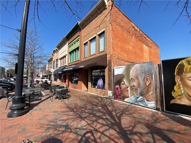 Building Photo - 306 Kennesaw Ave