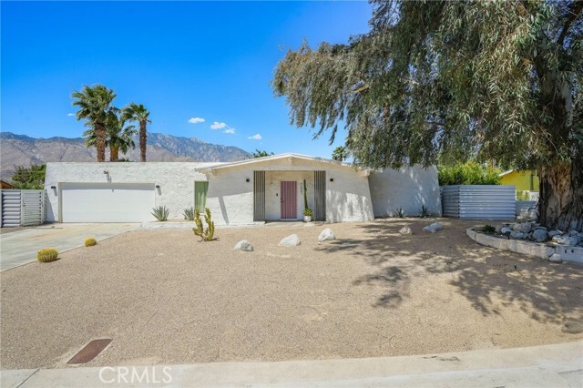 Building Photo - 2881 N Cypress Rd