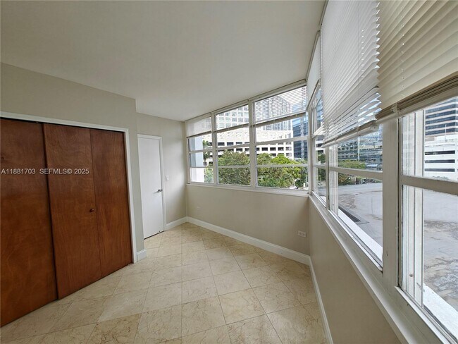 Building Photo - 825 Brickell Bay Dr