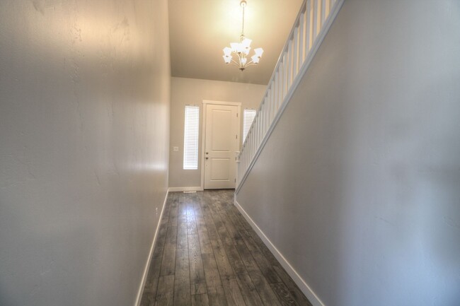 Building Photo - $200 Off First Month Rent! Stunning Lehi Home