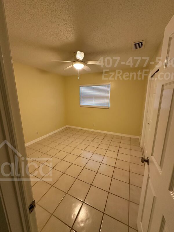 Building Photo - 13753 Oleander Ave