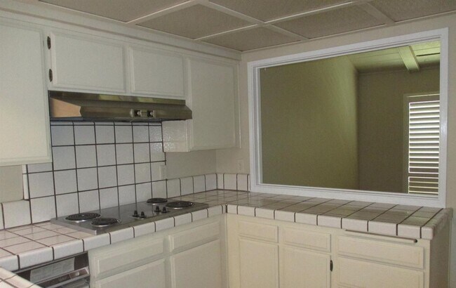 Building Photo - Home in The Bluffs overlooking American River