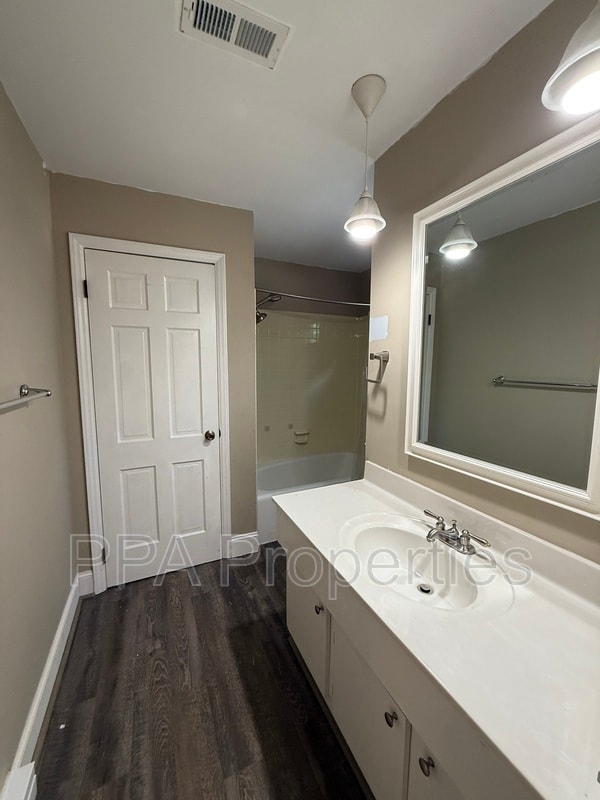 Building Photo - 2115 Churchill Dr