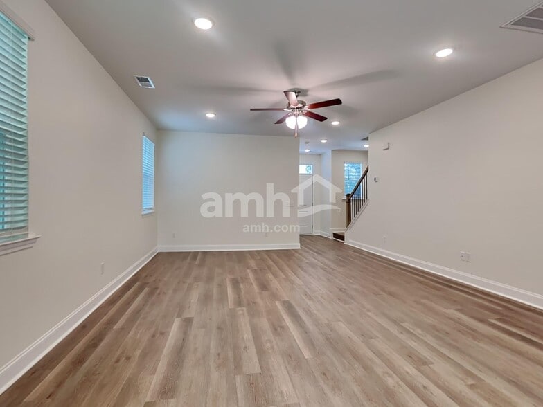 Building Photo - 1950 Weeping Cypress Dr