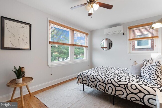 Building Photo - 5515 Chillum Pl NE