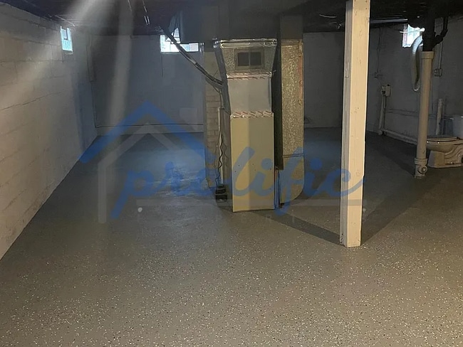 Building Photo - 712 W 19th Ave