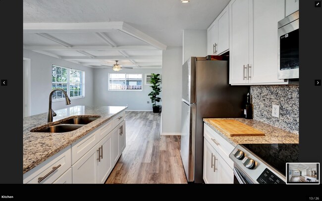 Building Photo - 317 SW 12th Ave