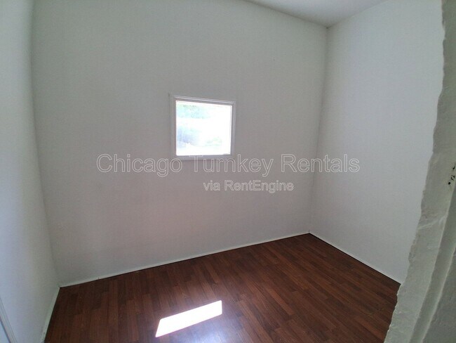 Building Photo - 7125 S Ellis Ave