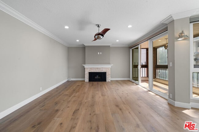 Building Photo - 4477 Wilshire Blvd