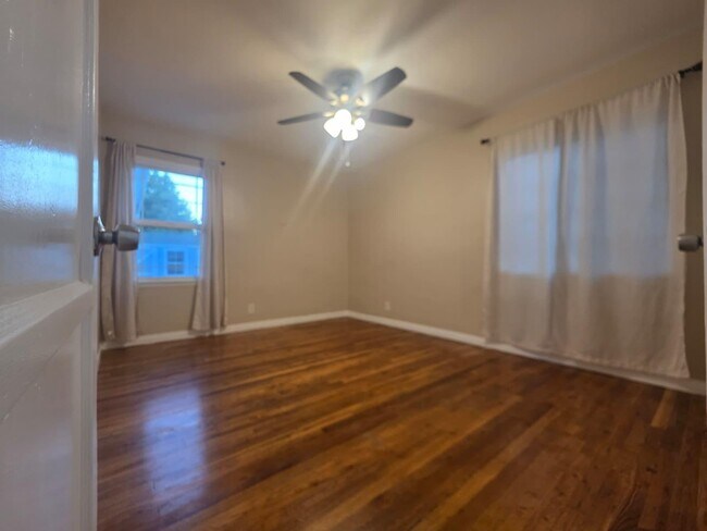 Building Photo - 6503 White Oak Ave