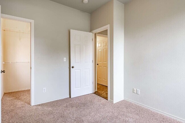 Building Photo - Sought-after 5-Bedroom Pet Friendly Home i...