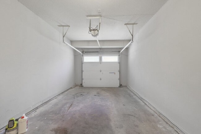 Building Photo - {10805} Gorgeous Remodel in Fantastic Location + One Level Living + Hardwood Floors & Granite Cou...