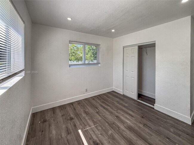 Building Photo - 2620 NW 18th Terrace