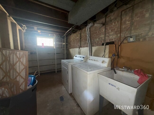 Building Photo - 13820 S Tracy-SFH