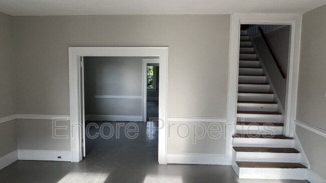 Building Photo - 705 Rhem St