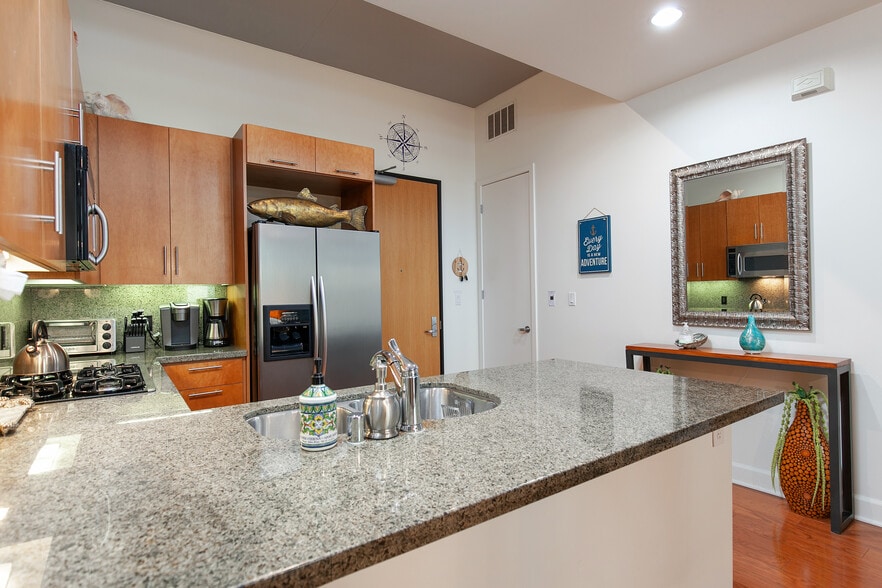 Building Photo - 1050 Island Ave