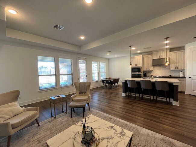 Building Photo - Beautiful 4/3 WITH PRIVATE POOL in Travisso