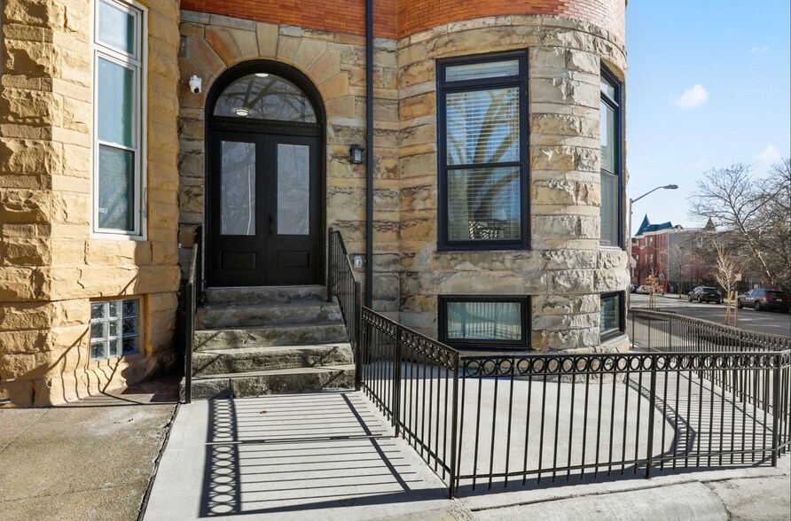 Building Photo - 2201 Brookfield Ave