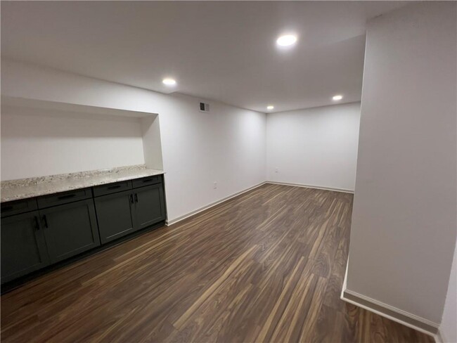 Building Photo - 3119 Piper Dr