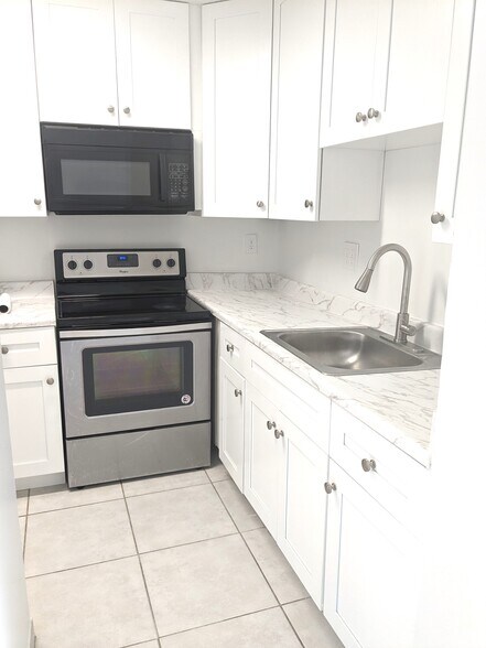 Building Photo - 9436 SW 140th Ct