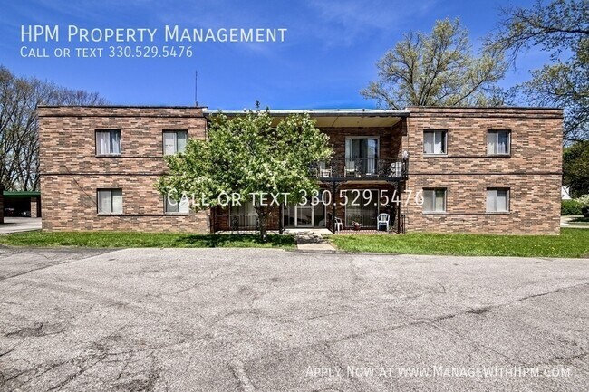 Building Photo - 842 S Green Rd