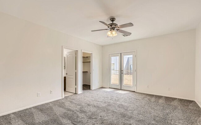 Building Photo - 3 bed 2.5 Bath Townhouse in Cave Creek
