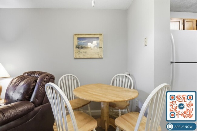 Building Photo - Fully Furnished 2BR Condo in Hilton Head’s North End – $150 Off First Month’s Rent!