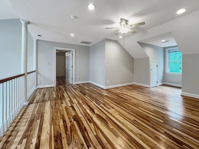 Building Photo - Secluded Near West End 5 bedroom