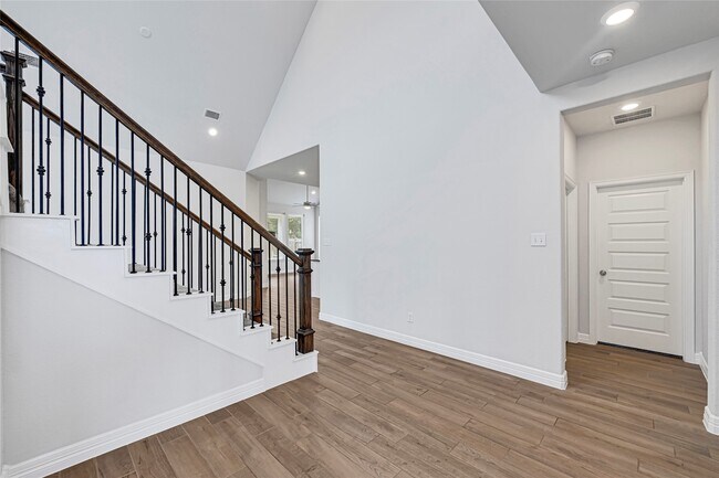 Building Photo - 9339 Galloway Wds Trl
