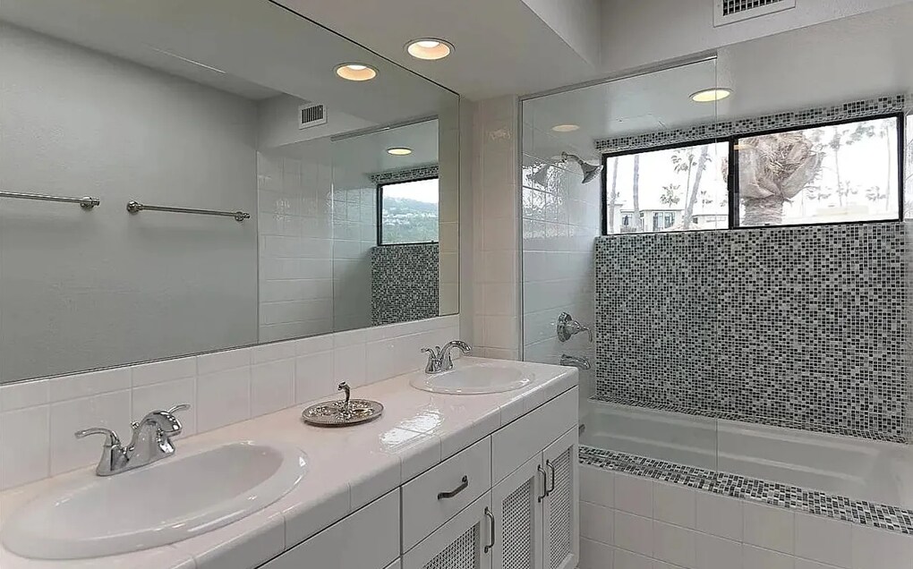 Building Photo - 8132 Camino del Sol