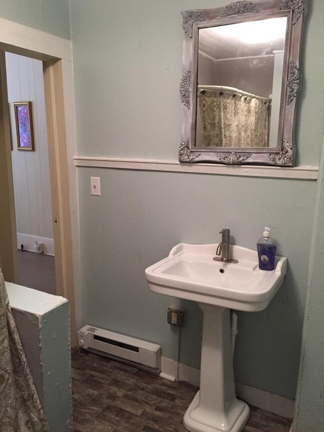 Building Photo - 819 E Lee St