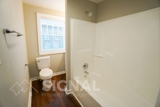 Building Photo - 3845 36th Ave N