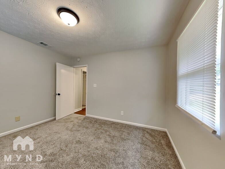Building Photo - 19 Westgate Park Dr