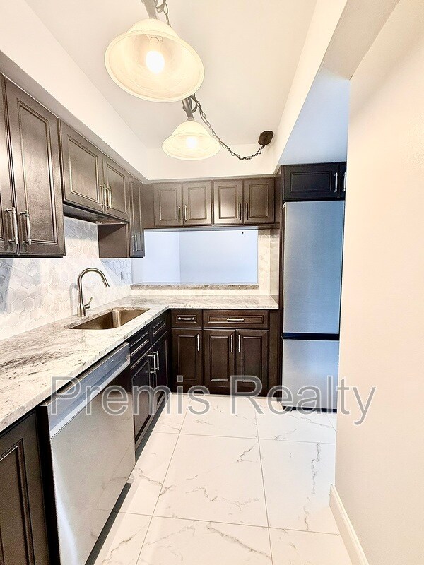 Building Photo - 3003 Bough Ave