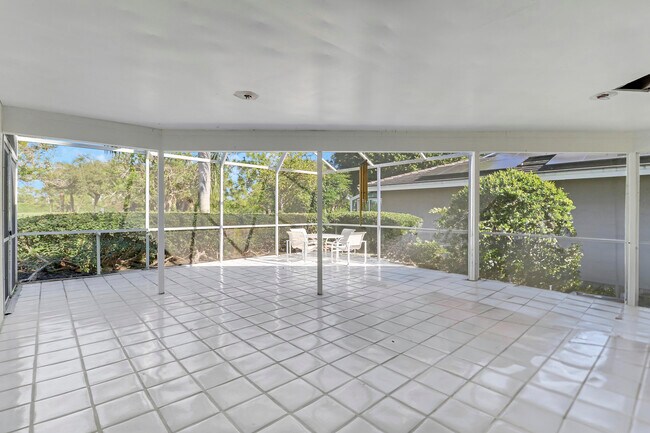 Building Photo - 13760 Sand Crane Dr